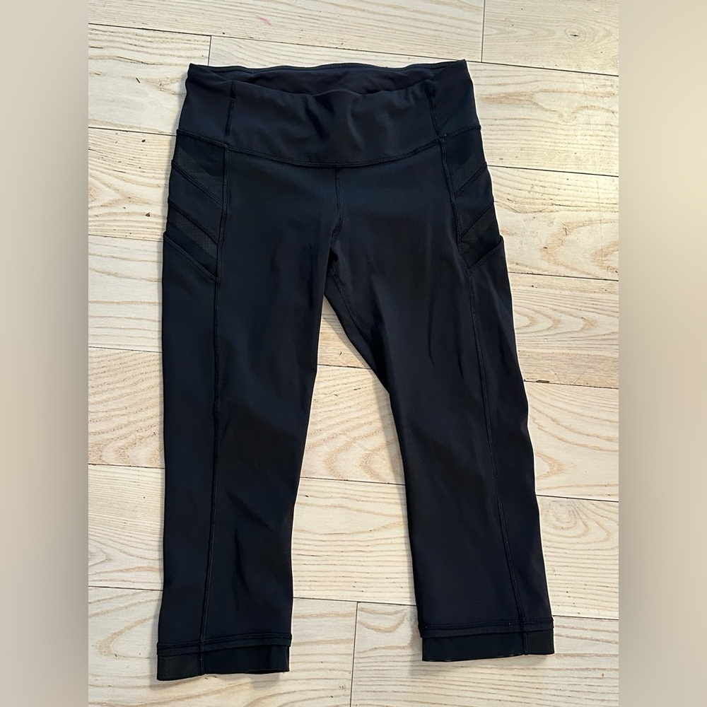 Lululemon Size 6 Black Crop Leggings Side Pockets Back Zip Pocket